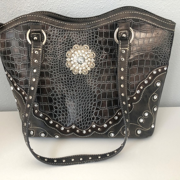 BLAZIN ROXX Handbags - BLAZIN ROXX TOTE BROWN CROCK PRINT CONCEAL CARRY
